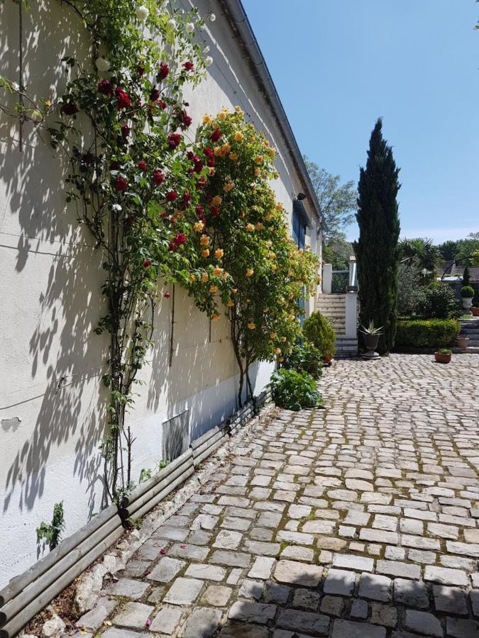 Les Glycines Acomodação com café da manhã Ury Exterior foto